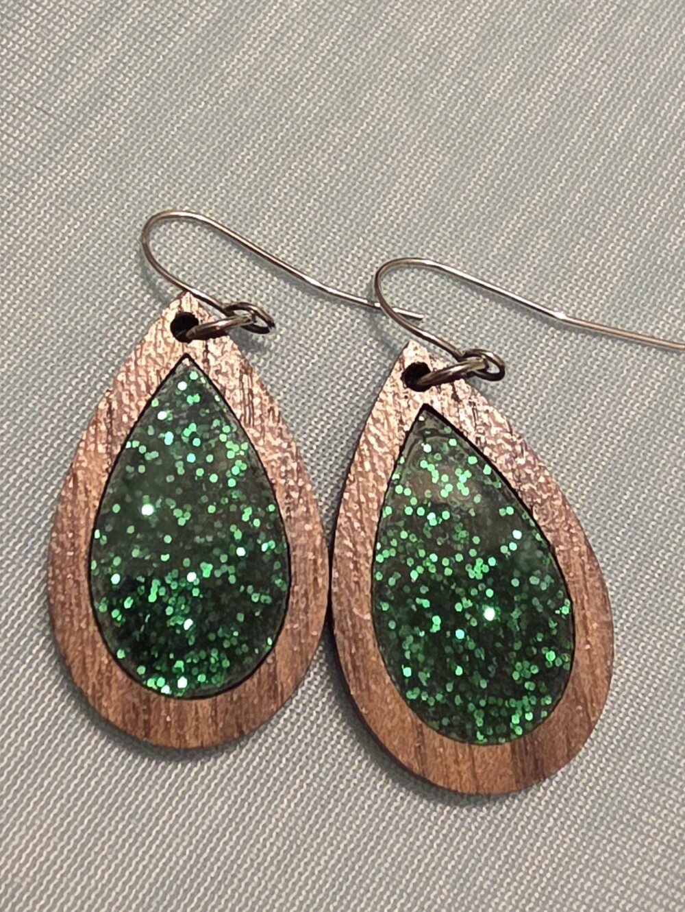Jamielizabeth Green Teardrop Wood and Glitter Earrings - Unbranded